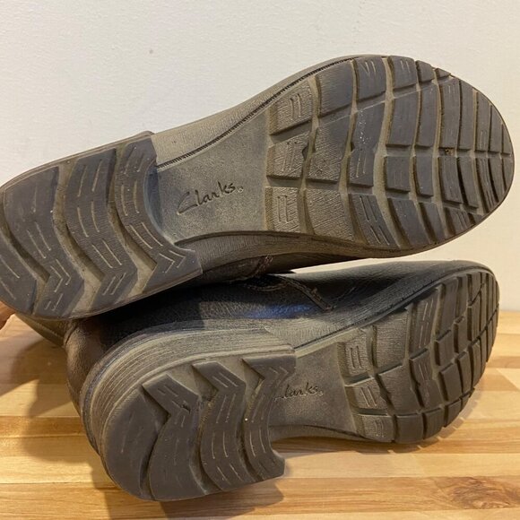 Clarks Collection Soft cushion Brown  Ankle Boots With Side Zipper size 5 harnes - Picture 4 of 15